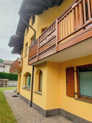 ด้านหน้าที่พัก