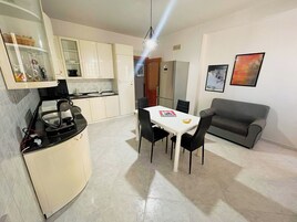 Full-size fridge, microwave, stovetop, cookware/dishes/utensils