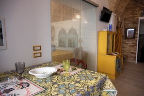 Deluxe-Apartment | Eigene Küche | Großer Kühlschrank, Mikrowelle, Ofen, Herdplatte