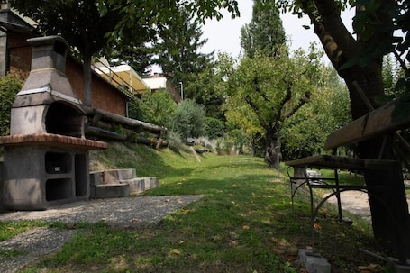 BBQ/picnic Area. La Collina Di Pavarolo