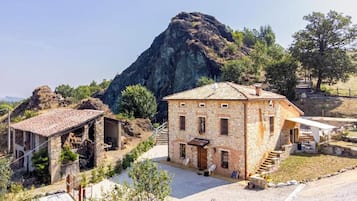 Vista frontal de la propiedad