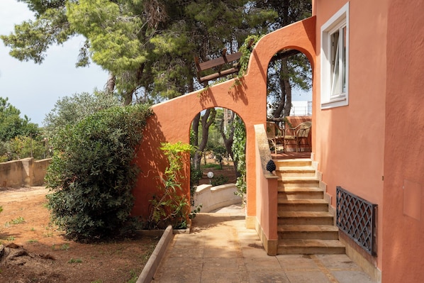 Vista frontal de la propiedad