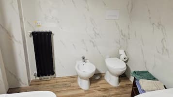 Deluxe Room | Bathroom | Towels