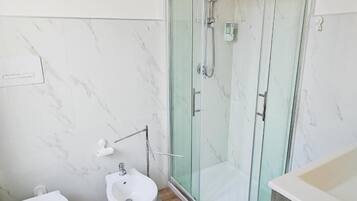 Deluxe-Zimmer | Badezimmer | Handtücher