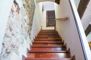 Interior entrance - Casa Dël Canton (Viale)