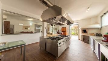 Tủ lạnh, lò nướng, bếp nấu, máy rửa bát