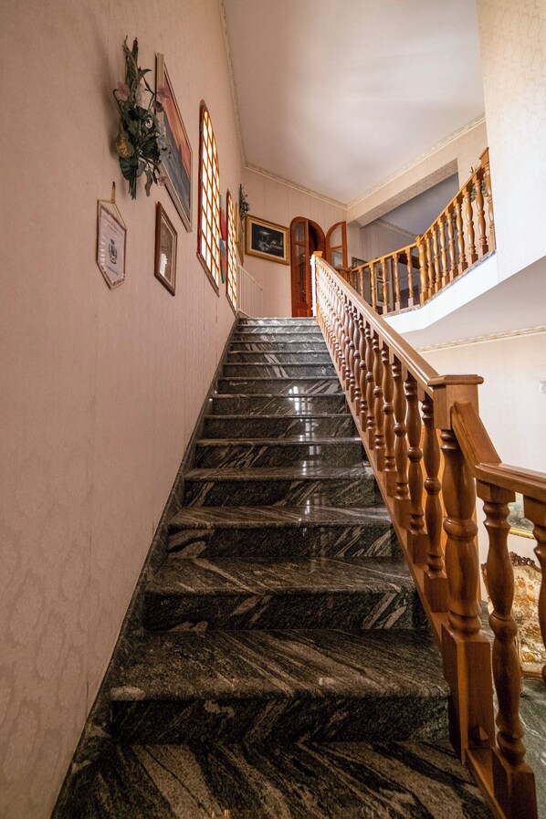 Handrails in stairways - Il Rifugio Del Templare (Roccavaldina)