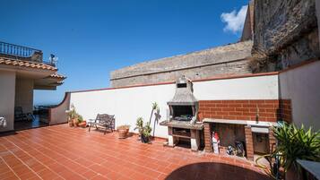 Deluxe Apartment | Terrace/patio