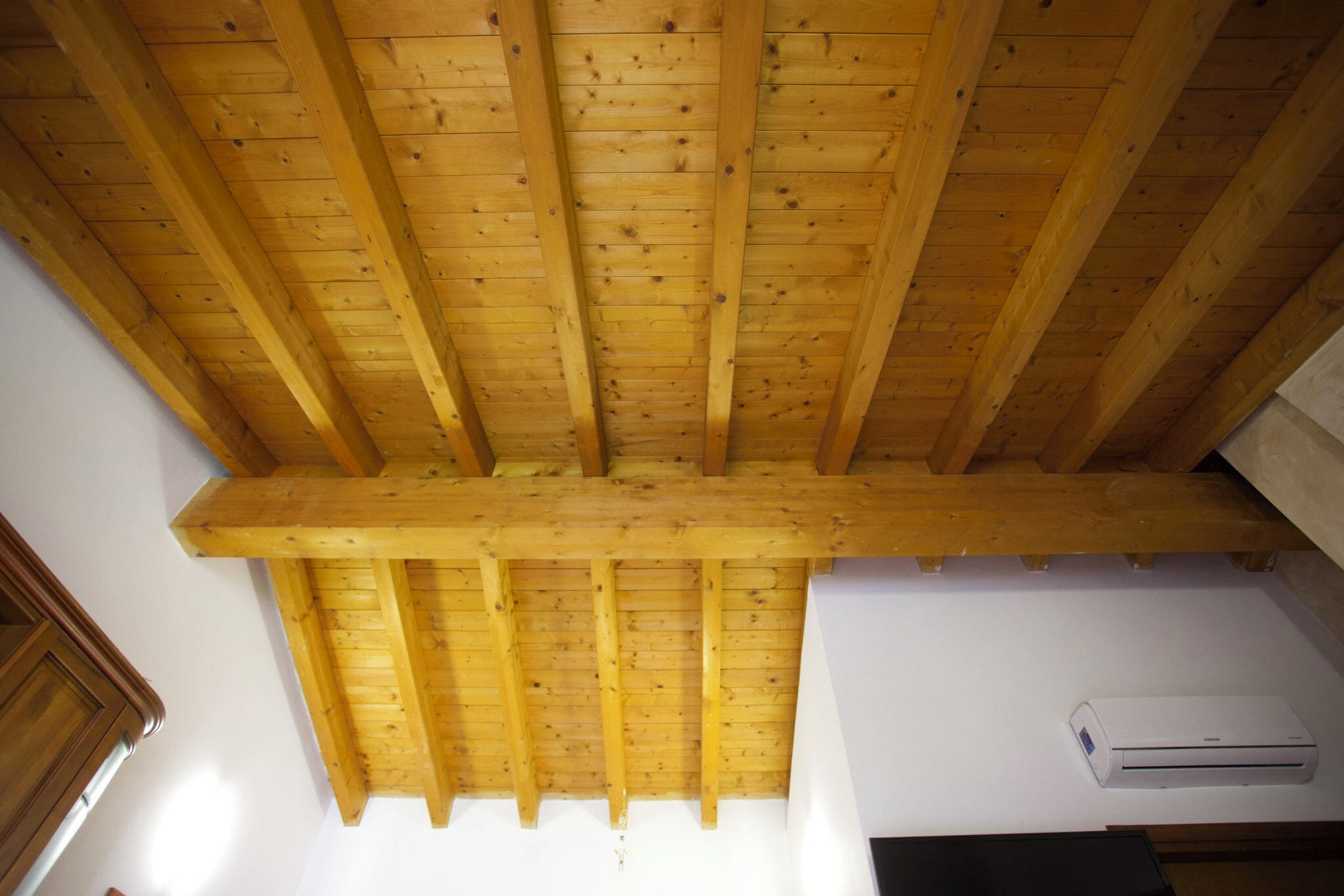 Full-sized fridge, microwave, oven, stovetop