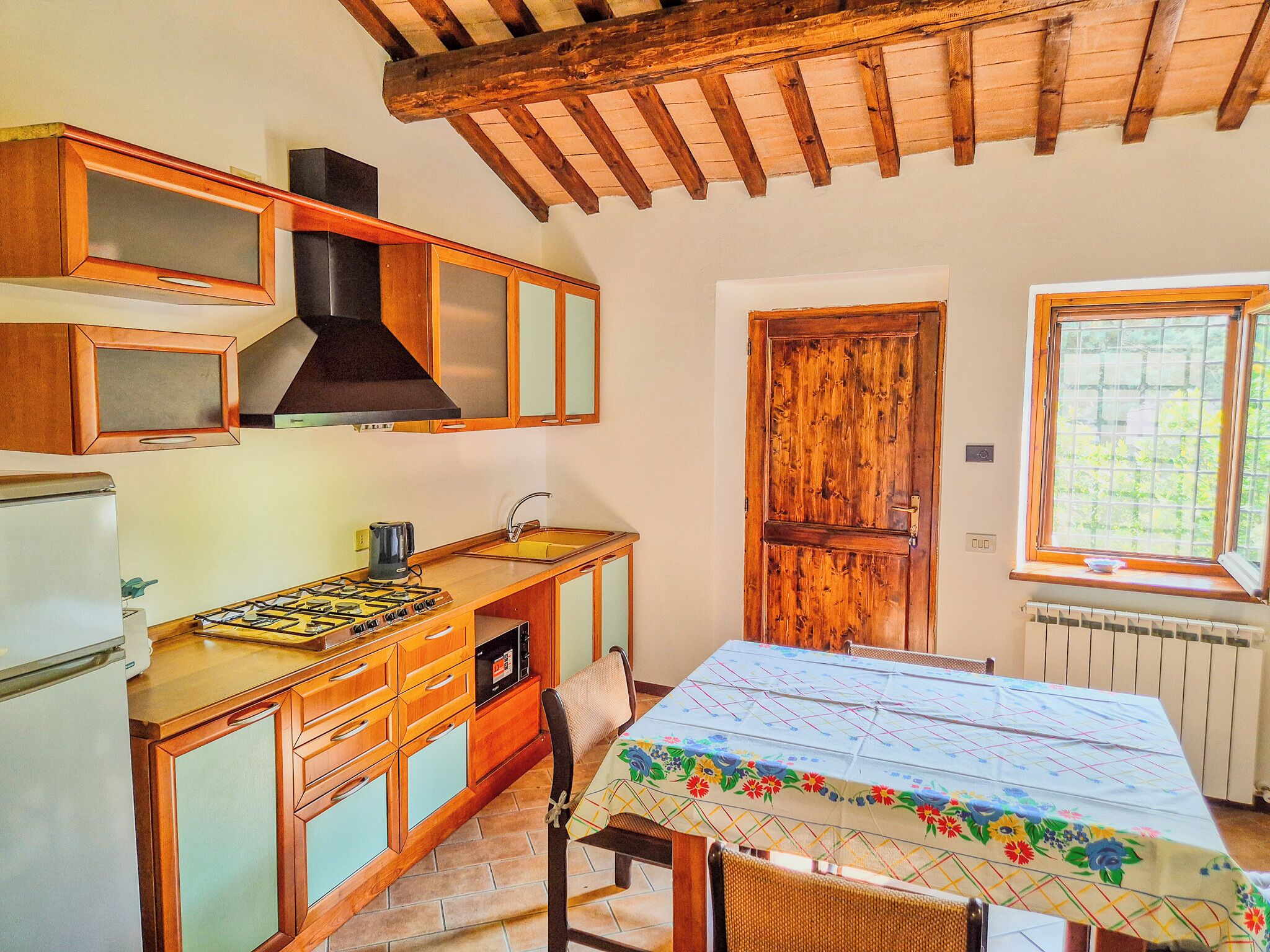 Elite Apartment | Private kitchen | Full-size fridge, oven, stovetop, cookware/dishes/utensils