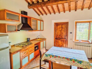 Căn hộ Elite | Bếp riêng | Tủ lạnh, lò nướng, bếp nấu, dụng cụ nấu nướng/bát dĩa/dao nĩa 