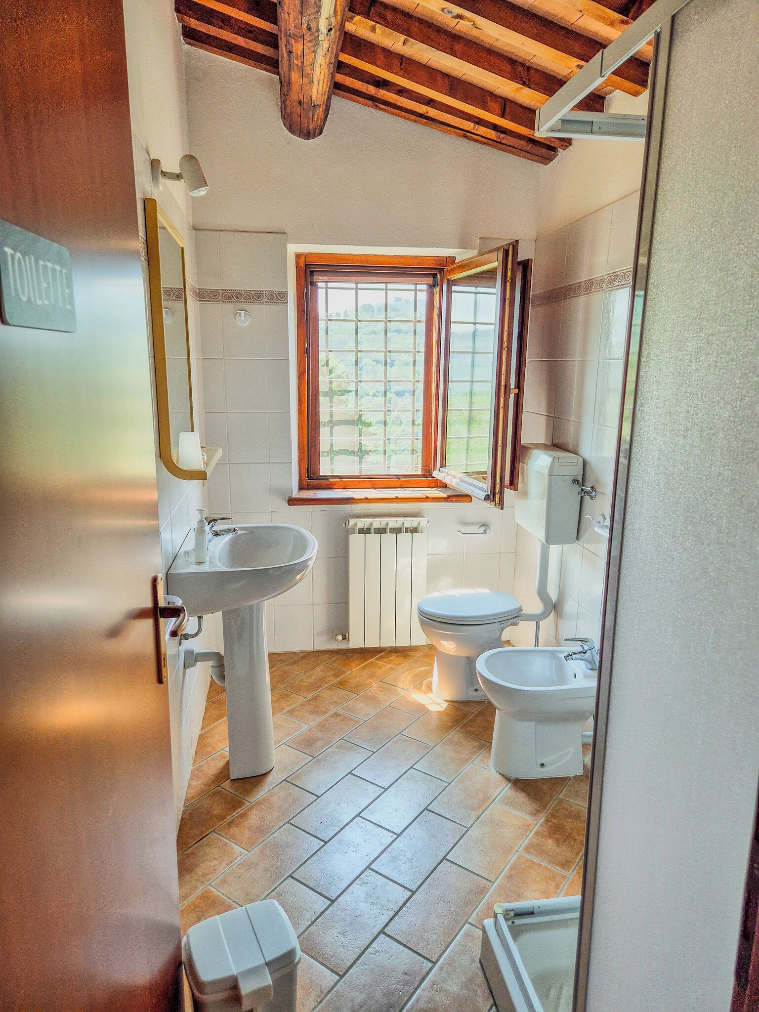 Deluxe Apartment | Bathroom | Towels