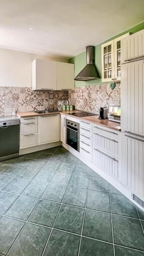 Fridge, microwave, oven, stovetop - Dimora Familiare Tra Le Prealpi Bresciane (Treviso Bresciano)