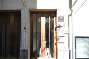 Pintu masuk hartanah