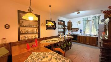 Tủ lạnh, lò nướng, bếp nấu, máy rửa bát