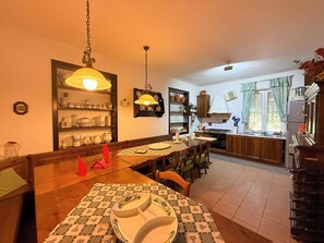 Tủ lạnh, lò nướng, bếp nấu, máy rửa bát 