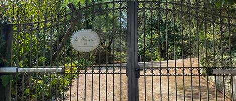 Entrada de la propiedad