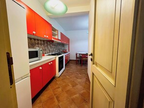 Fridge, microwave, oven, stovetop - Casa Vacanza Acquanuova (Calatafimi)
