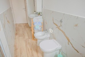 Comfort Apartment | Bathroom | Towels - Sk Barigau (Lanusei)