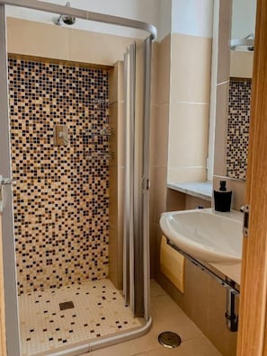 Deluxe Room | Bathroom | Towels - Casa Salsedine (Gaeta)