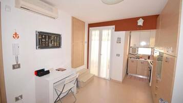 Deluxe-Apartment | Eigene Küche | Kühlschrank, Ofen, Herdplatte, Kochgeschirr/Geschirr/Besteck