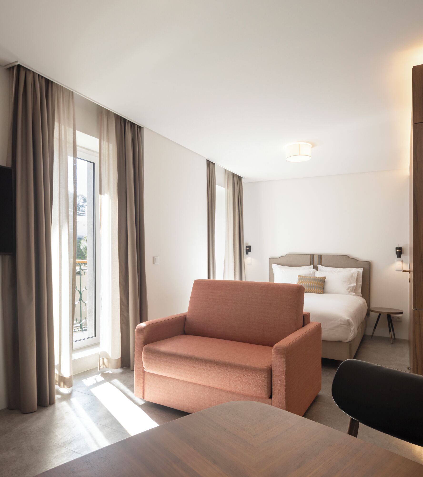 Estúdio luxo | Cofres nos quartos, ferros/tábuas de passar roupa, Wi-Fi de cortesia