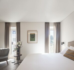 Superior Studio | Premium bedding, memory foam beds, in-room safe, individually decorated - LSA Avenida by Numa (Lisbon)