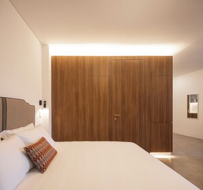 Premium Studio | Premium bedding, memory foam beds, in-room safe, individually decorated - LSA Avenida by Numa (Lisbon)