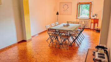 Deluxe Apartment | Private kitchen | Fridge, oven, stovetop, dishwasher