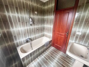 Deluxe Apartment | Bathroom | Towels - Podere Yogayur (Parrano)