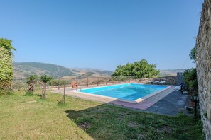 Piscine extérieure (ouverte en saison)