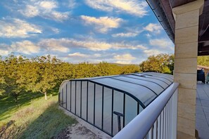 Outdoor spa tub - Large gîte for 10 to 14 people in a hamlet in the heart of Périgord Noir (Paulin)