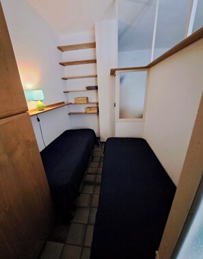 1 dormitorio y ropa de cama