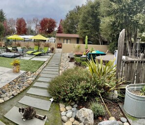 Property grounds - Amazing 1-bedroom house in charming Carmel Valley perfect for relaxing (Carmel Valley)