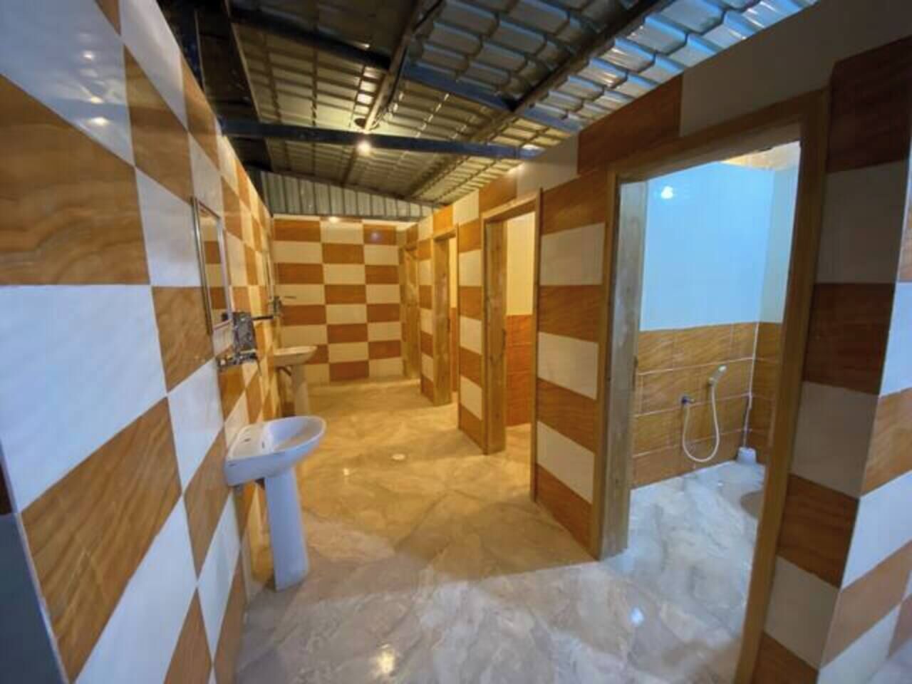 Shower, towels, soap, toilet paper