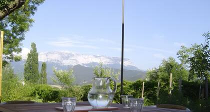 Cozy Nature House with Mountain View