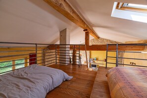 1 habitación, wifi y ropa de cama