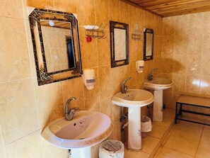 Shower, towels, soap, toilet paper - Sleep Under the Stars (Wadi Rum Village)