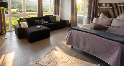 Große neue ebenerdige Wohnung mit Bergblick