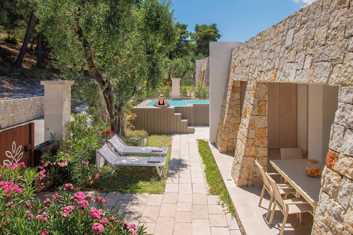Elite Villa, 4 Bedrooms, Private Pool | In-room safe, desk, free WiFi