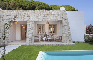 Villa Elite, 4 habitaciones, piscina privada | Piscina | Una piscina al aire libre de temporada, sombrillas