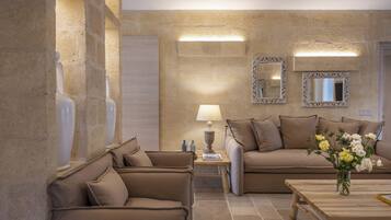 Familienvilla, 4 Schlafzimmer, Terrasse | Wohnbereich