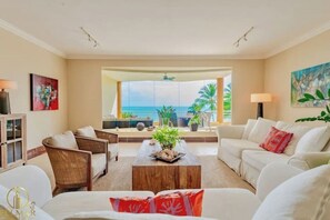 Living area - Beachfront Penthouse Ocean One Cabarete (Cabarete)