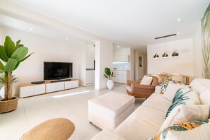 TV - KEM15 Apartment with sea view  Residence with swimming pool (Cannes-la-Bocca)