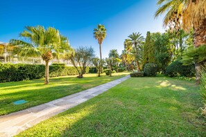 Property grounds - KEM15 Apartment with sea view  Residence with swimming pool (Cannes-la-Bocca)