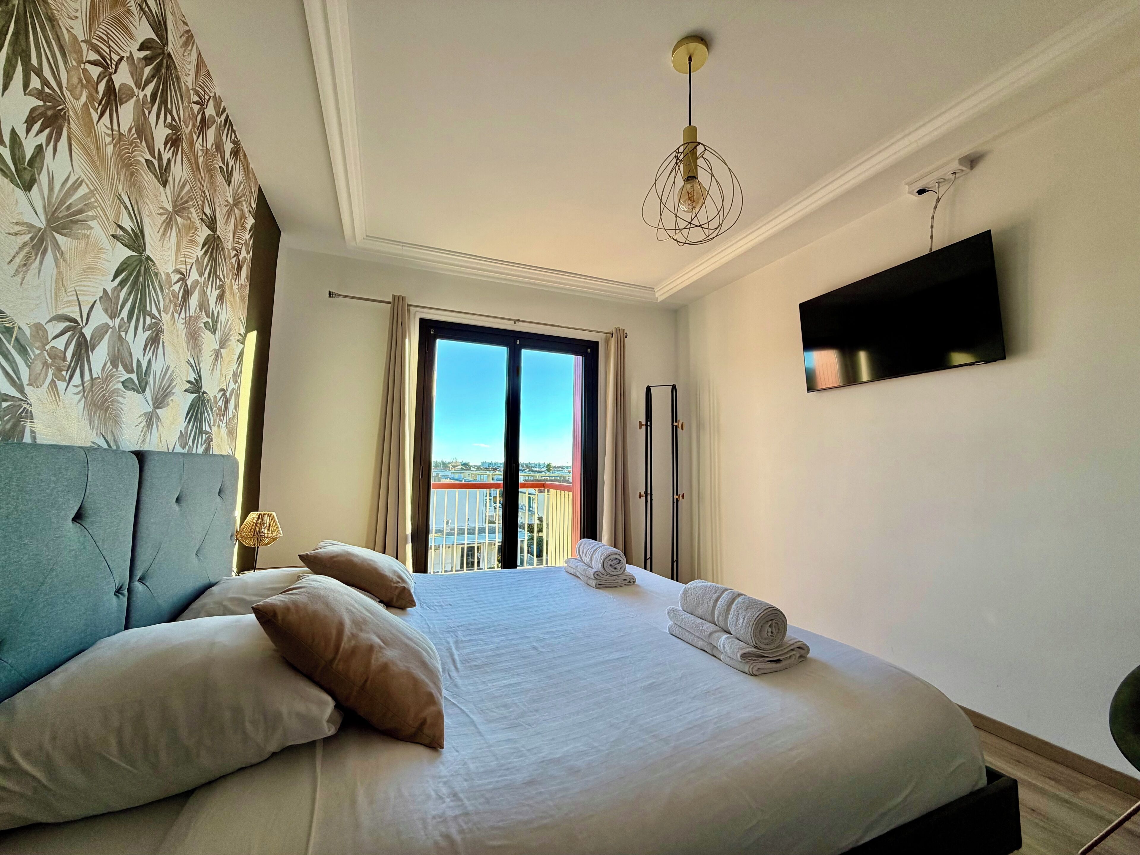 2 habitaciones, tabla de planchar con plancha, internet y ropa de cama 