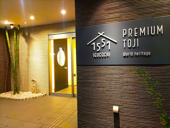 A building entrance with a sign reading 'PREMIUM TOJI 1551 IGOCOCHI World heritage'.