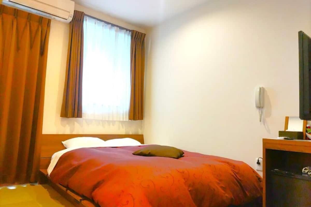 Double Room, Courtyard View | Soundproofing, iron/ironing board, free WiFi