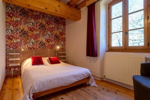 Guesthouse "La Chastanha - Room 1" with Mountain View