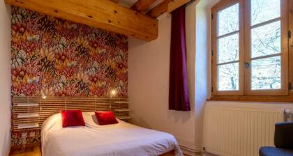 Guesthouse "La Chastanha - Room 1" with Mountain View